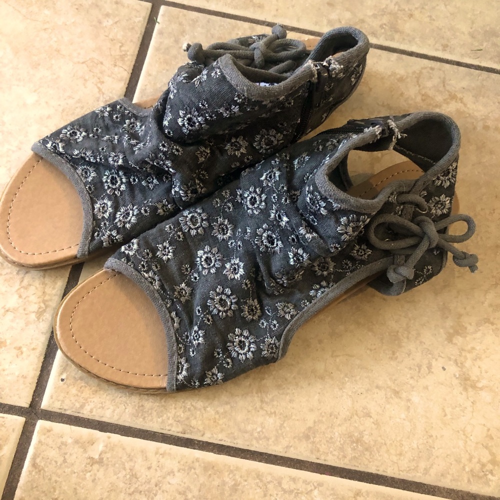 Women’s Luxe & Mix women’s Sandals Sz. 8.5